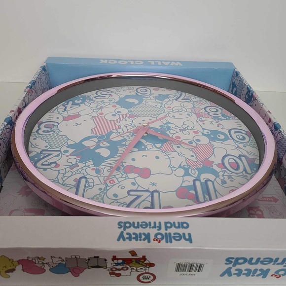 Hello Kitty and Friends analog display wall decor clock 14in brand new - Picture 4 of 11